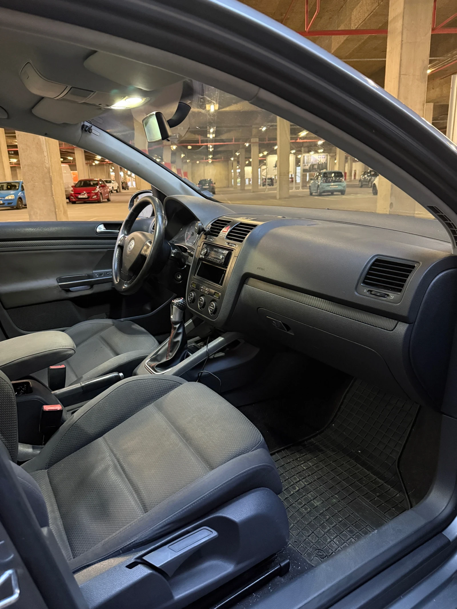 VW Golf 1.9 tdi 105hp BKC 6 ръчни скорости - изображение 10