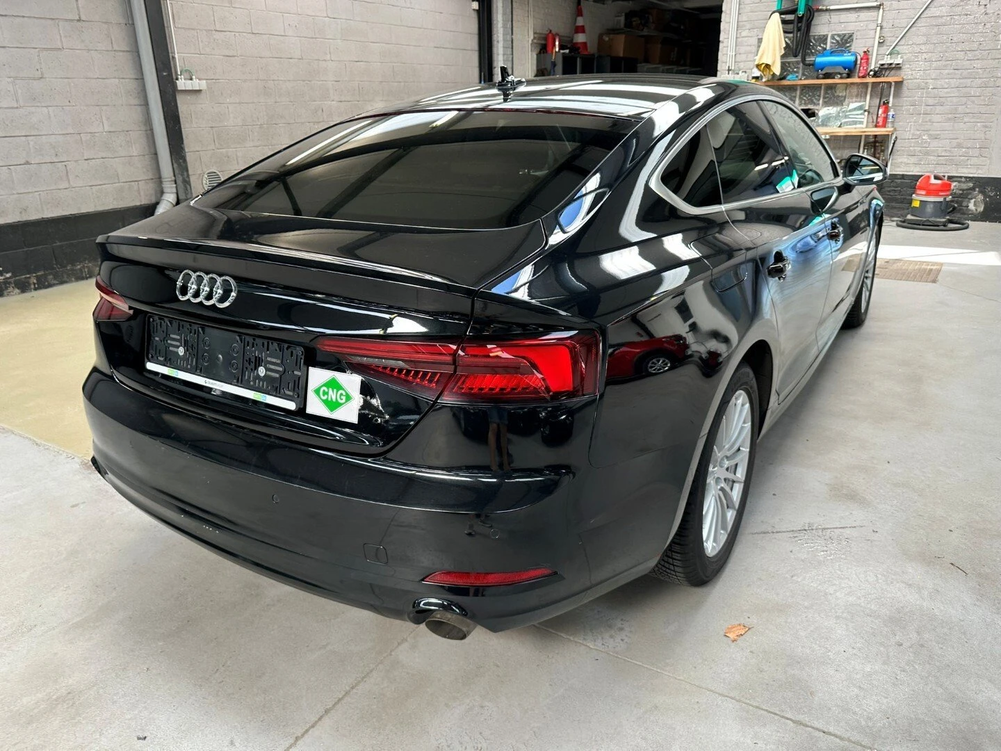 Audi A5 2.0 - изображение 4