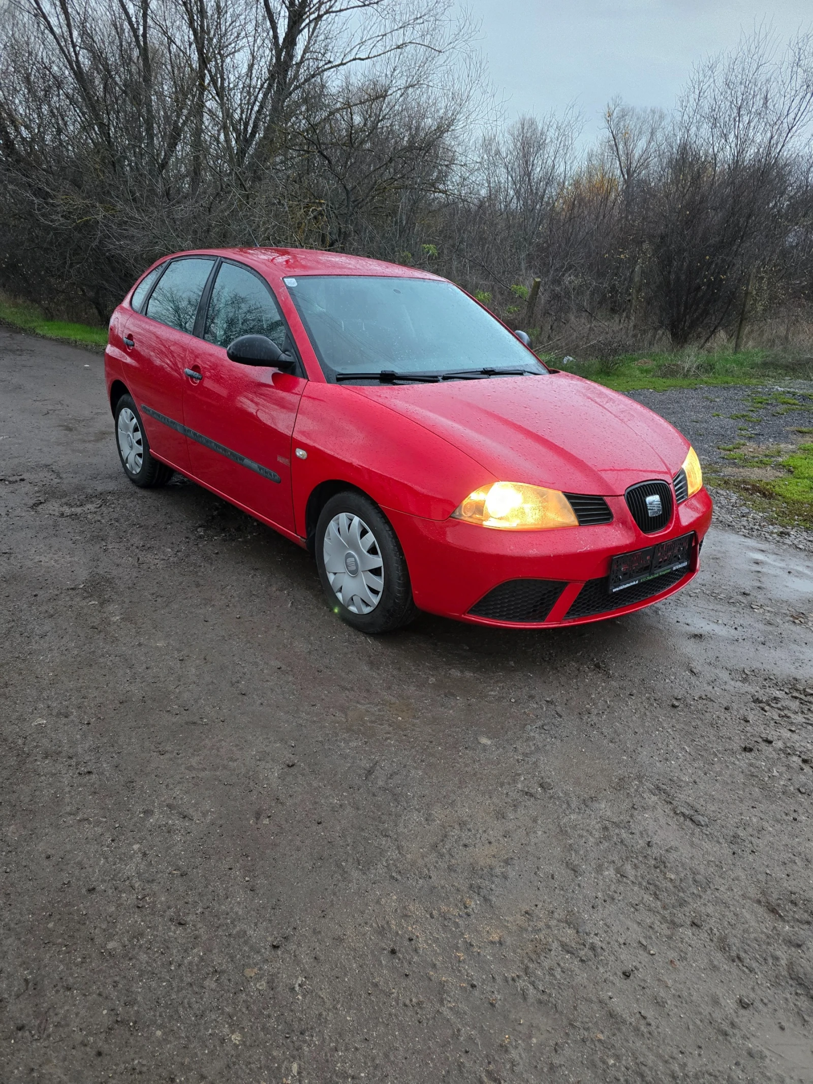 Seat Ibiza Бензин-КЛИМАТИК - изображение 3