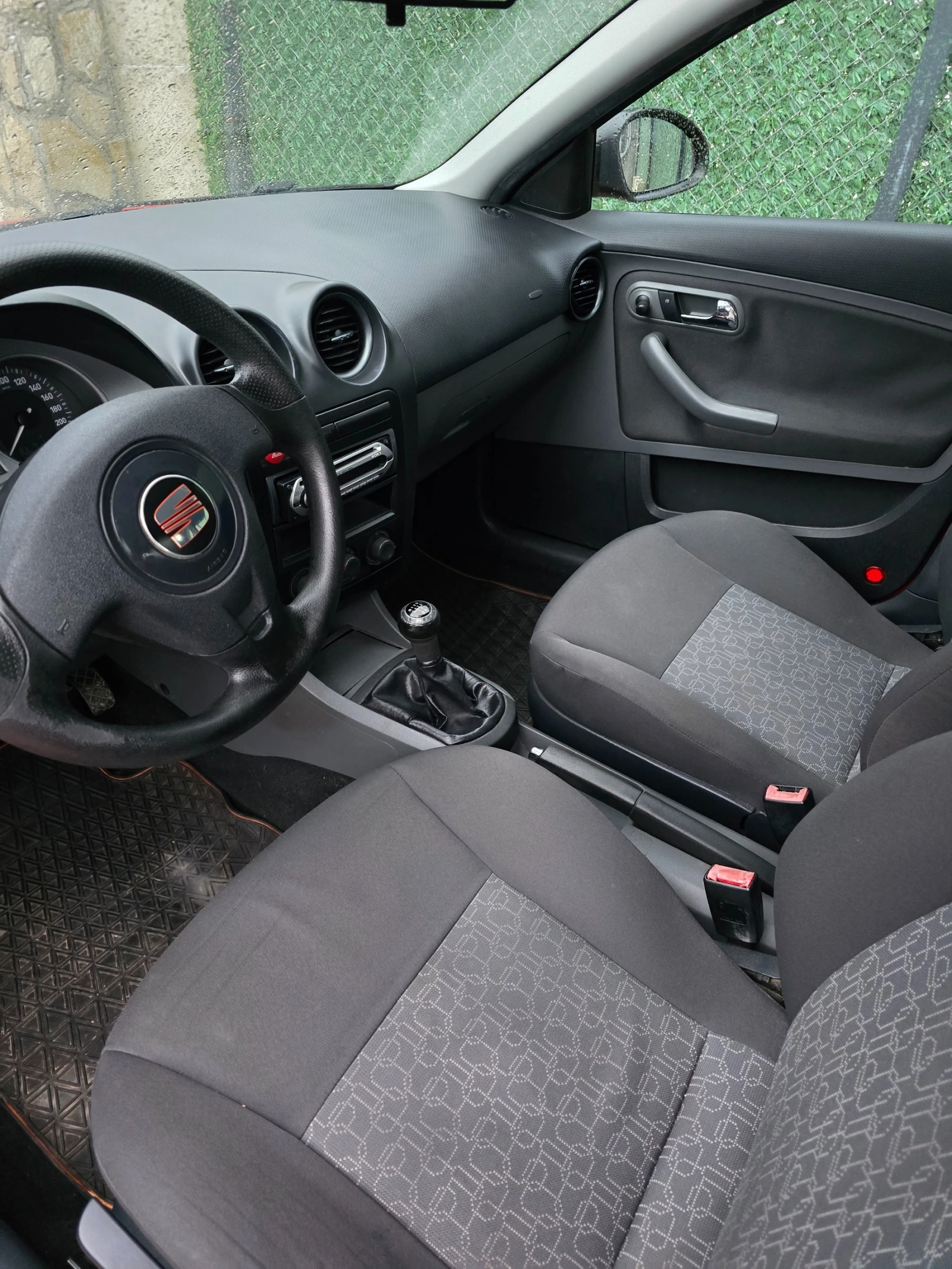 Seat Ibiza Бензин-КЛИМАТИК - изображение 8