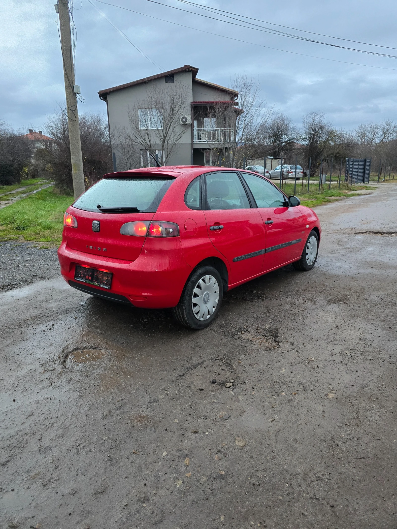 Seat Ibiza Бензин-КЛИМАТИК - изображение 4