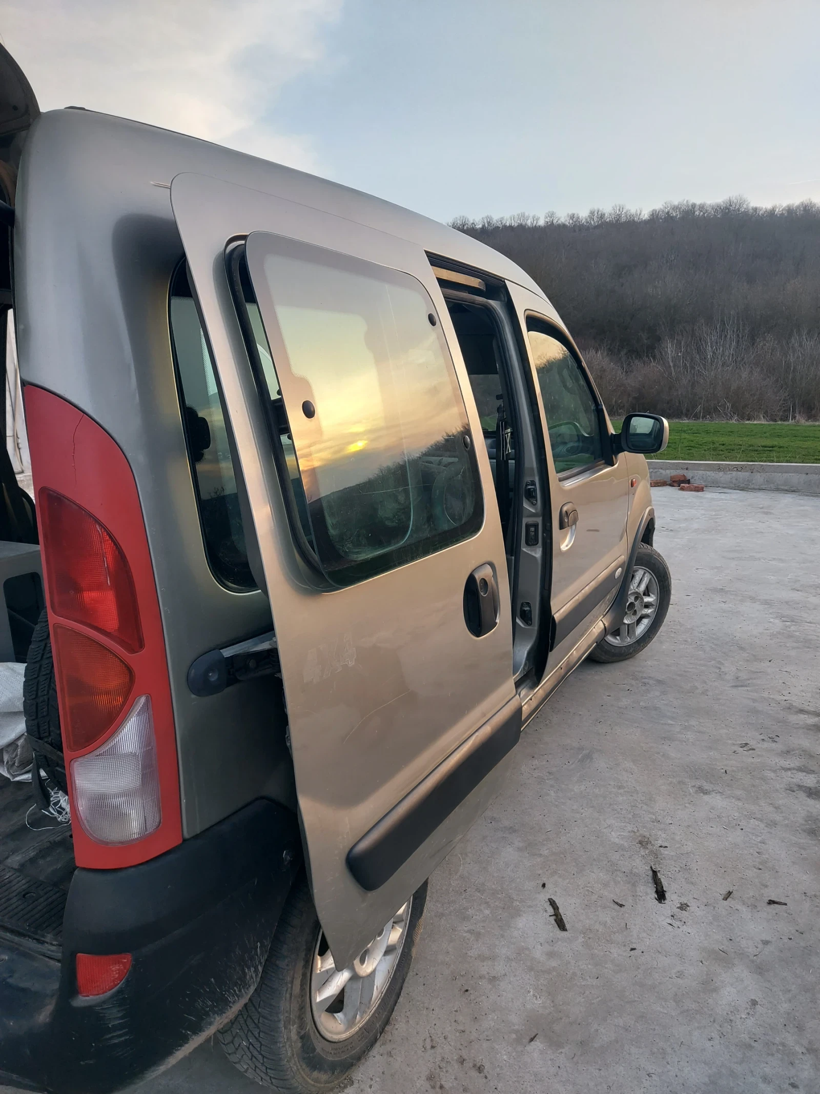 Renault Kangoo 1.9 DCI 4x4, снимка 3 - Автомобили и джипове - 53714324