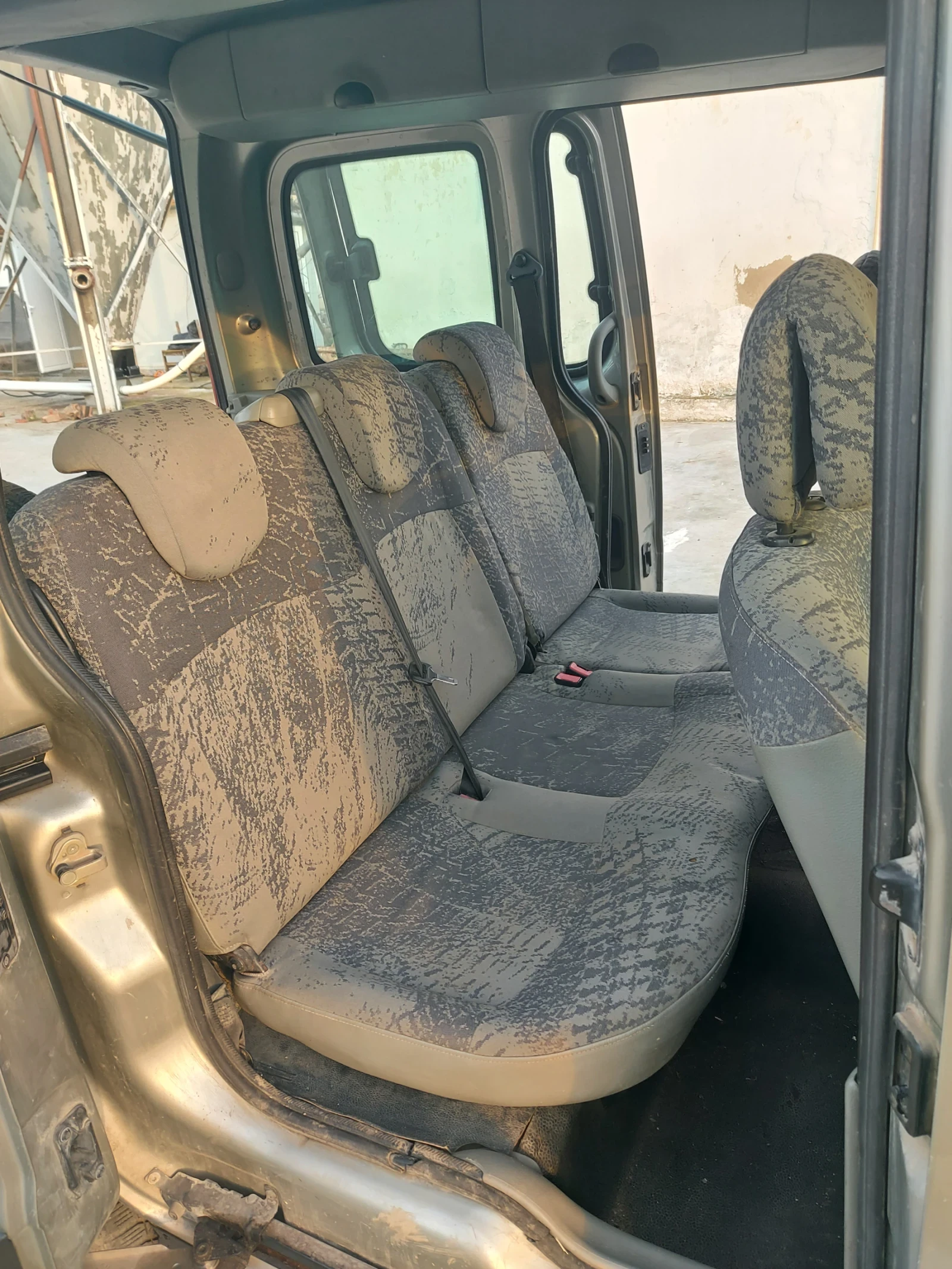 Renault Kangoo 1.9 DCI 4x4, снимка 15 - Автомобили и джипове - 53714324