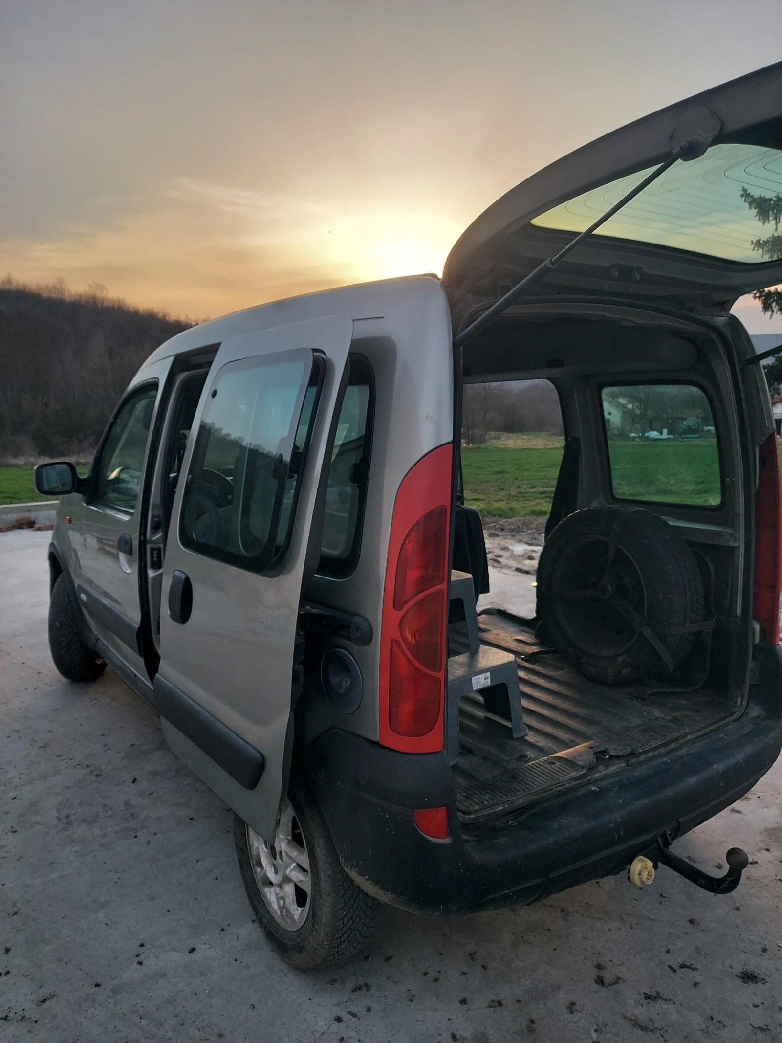 Renault Kangoo 1.9 DCI 4x4, снимка 5 - Автомобили и джипове - 53714324