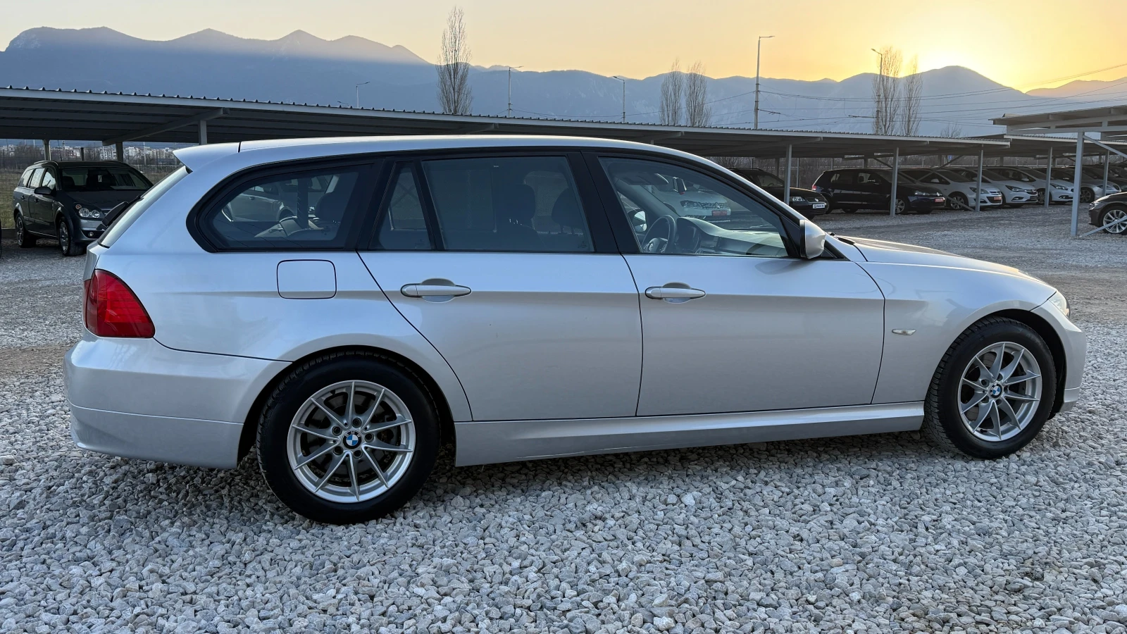 BMW 320 2.0TDI/143кс/194000км/ВНОС ИТАЛИЯ/EU5, снимка 4 - Автомобили и джипове - 53801305