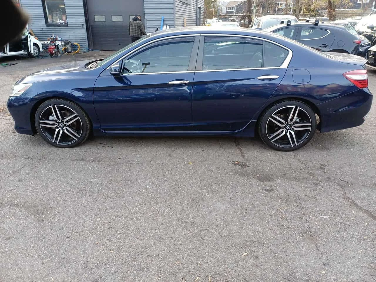 Honda Accord * Touring * ПОДГРЕВ * КАМЕРА * NAVI, снимка 2 - Автомобили и джипове - 54150165
