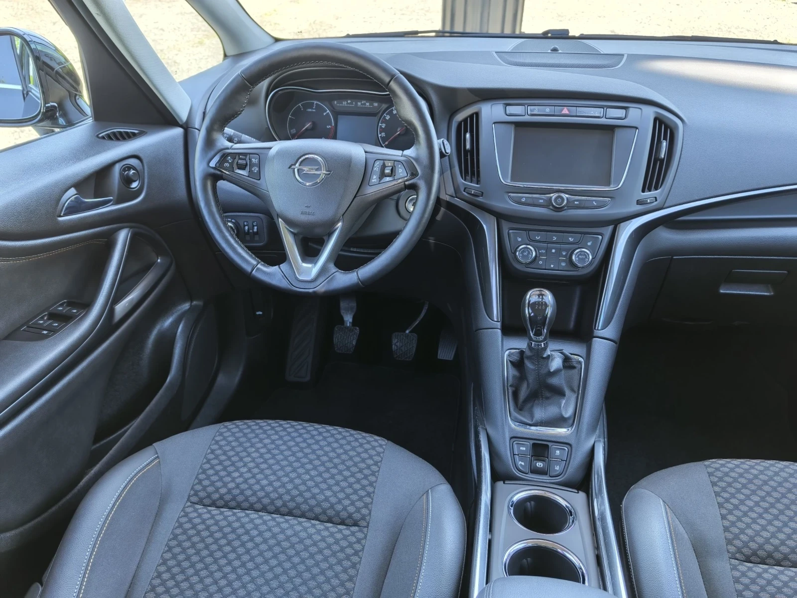 Opel Zafira Tourer C (Facelift 06.2019) 6+ 1места, снимка 13 - Автомобили и джипове - 54799571