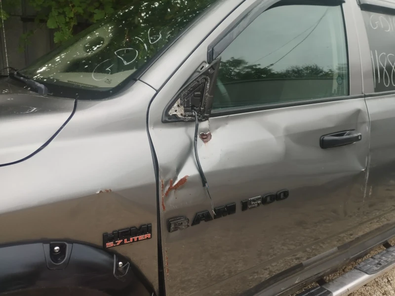 Dodge RAM 1500 Пикап 5.7 , снимка 3 - Автомобили и джипове - 52658314