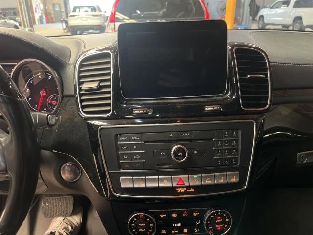 Mercedes-Benz GLS 500 * 4MATIC * PANORAMA * CARFAX * АвтоКредит, снимка 11 - Автомобили и джипове - 49598927