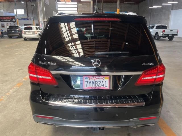 Mercedes-Benz GLS 500 * 4MATIC * PANORAMA * CARFAX * АвтоКредит, снимка 4 - Автомобили и джипове - 49598927