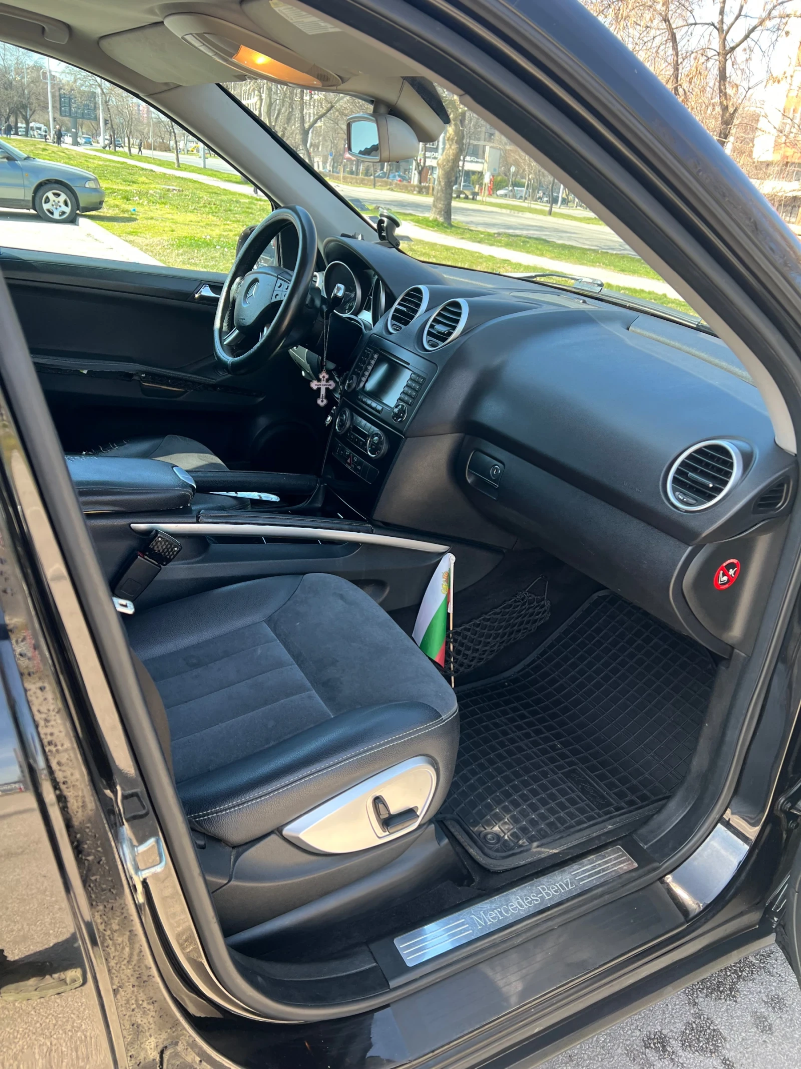 Mercedes-Benz ML 320, снимка 8 - Автомобили и джипове - 53820255