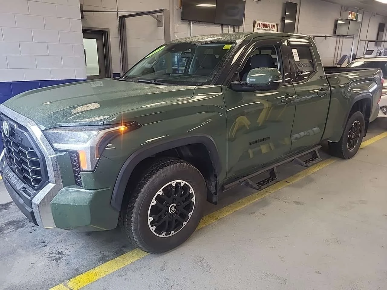 Toyota Tundra * SR CREW CAB STD BED * CARFAX * БЕЗ ПЪРВОНАЧАЛНА 