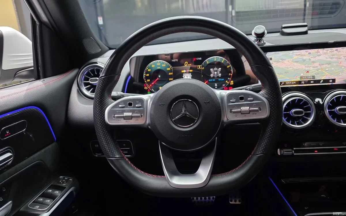 Mercedes-Benz GLB35AMG 4Matic* ОБДУХВАНЕ* КОЖЕН САЛОН, снимка 13 - Автомобили и джипове - 54847187