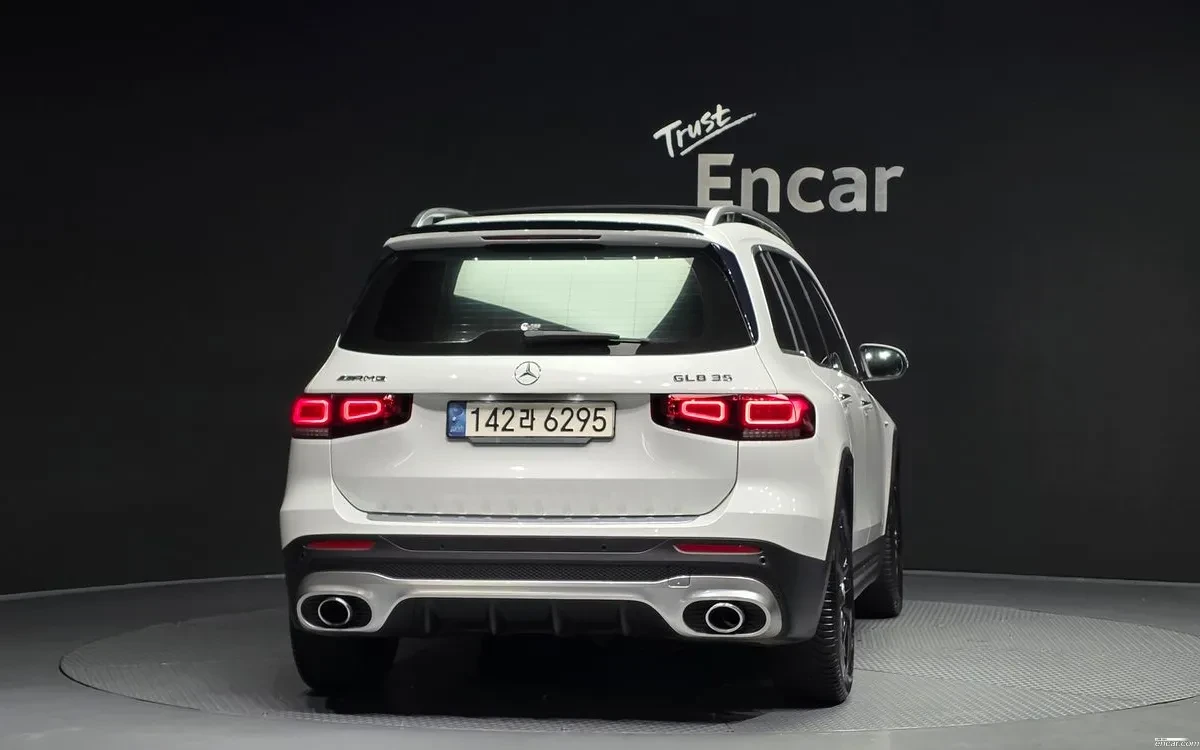 Mercedes-Benz GLB35AMG 4Matic* ОБДУХВАНЕ* КОЖЕН САЛОН, снимка 4 - Автомобили и джипове - 54847187