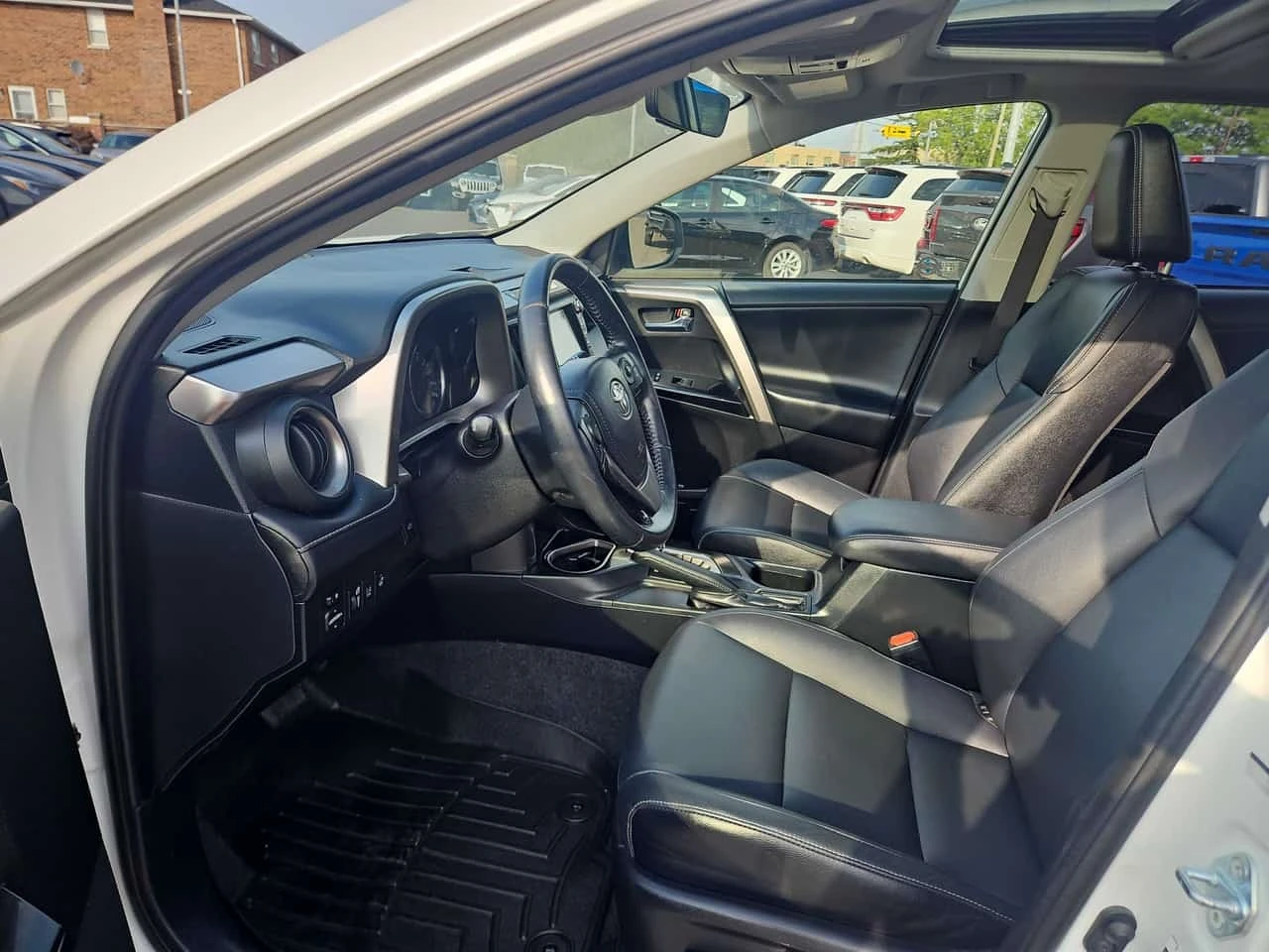 Toyota Rav4 * Hybrid Limited * АВТОКРЕДИТ БЕЗ ПЪРВОНАЧАЛНА* , снимка 5 - Автомобили и джипове - 55765622