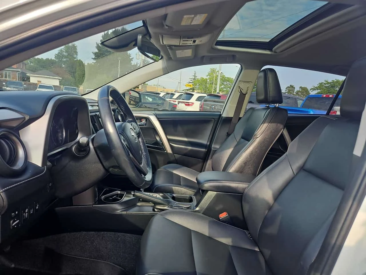 Toyota Rav4 * Hybrid Limited * АВТОКРЕДИТ БЕЗ ПЪРВОНАЧАЛНА* , снимка 17 - Автомобили и джипове - 55765622
