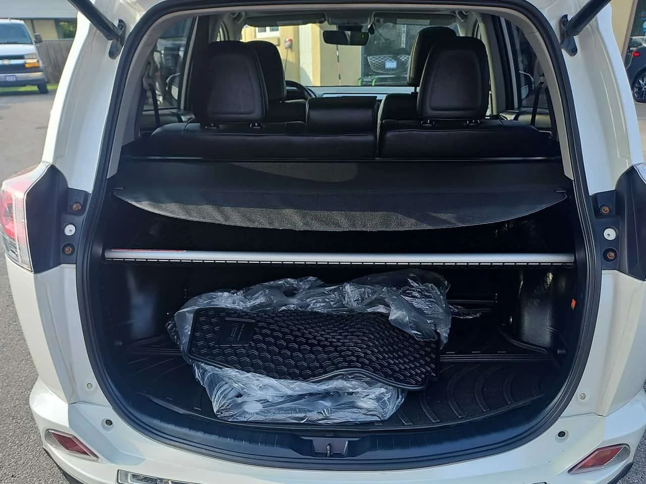 Toyota Rav4 * Hybrid Limited * АВТОКРЕДИТ БЕЗ ПЪРВОНАЧАЛНА* , снимка 13 - Автомобили и джипове - 55765622