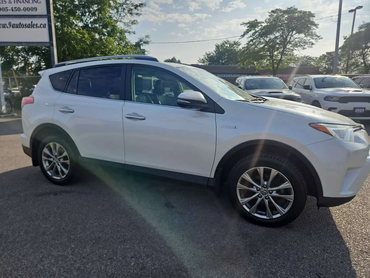 Toyota Rav4 * Hybrid Limited * АВТОКРЕДИТ БЕЗ ПЪРВОНАЧАЛНА* , снимка 3 - Автомобили и джипове - 55765622