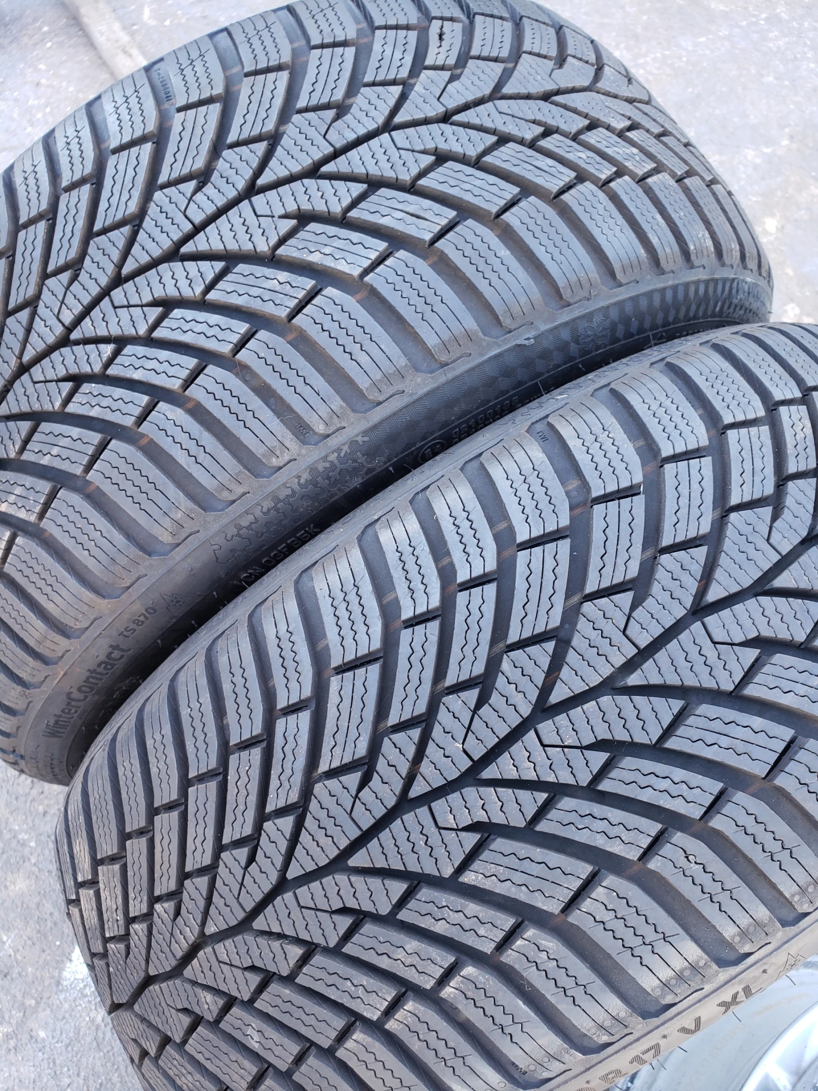 Гуми Зимни 215/40R17, снимка 4 - Гуми и джанти - 55959156