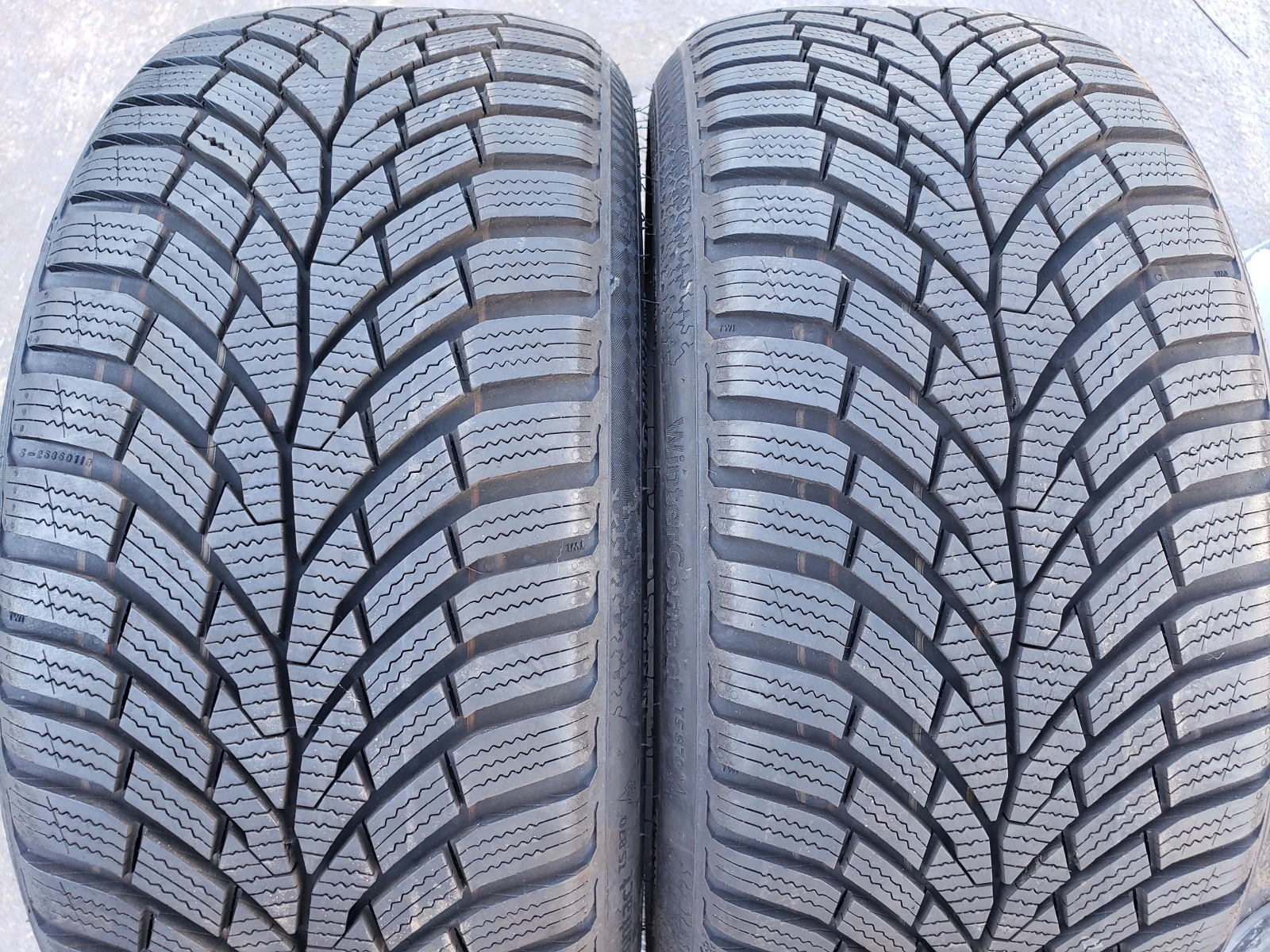 Гуми Зимни 215/40R17, снимка 2 - Гуми и джанти - 55959156