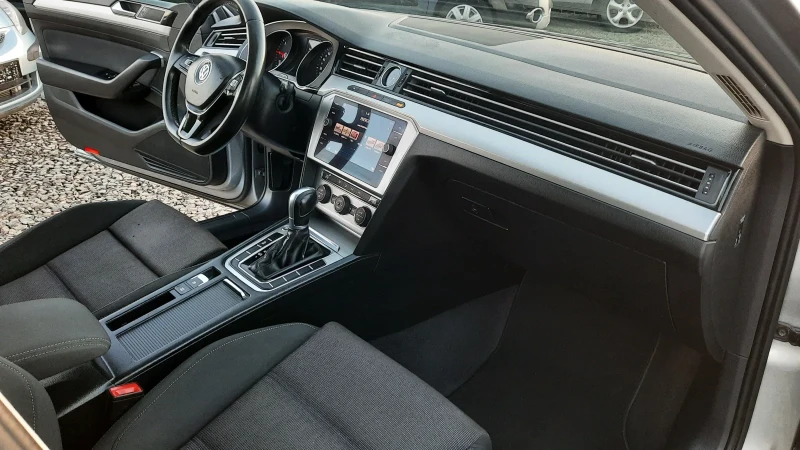 VW Passat 2.0 * Автомат * 2018г., снимка 11 - Автомобили и джипове - 48707832