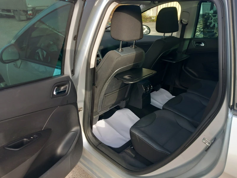 Peugeot 308 Рядко изпълнение 1.6 e-hdi, снимка 11 - Автомобили и джипове - 52659677