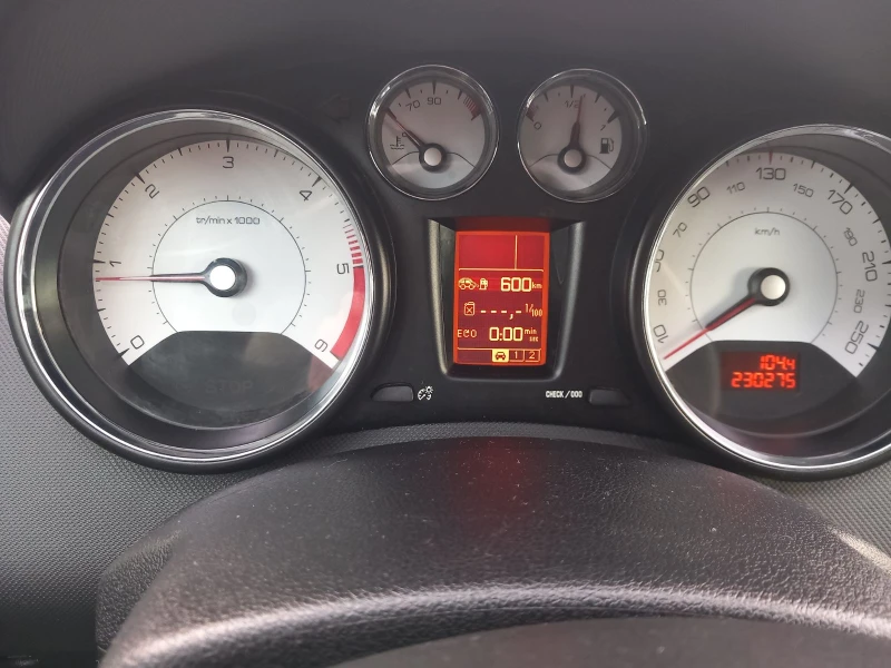 Peugeot 308 Рядко изпълнение 1.6 e-hdi, снимка 8 - Автомобили и джипове - 52659677