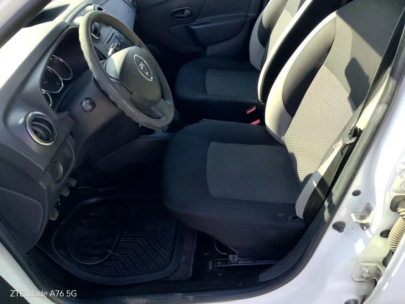 Dacia Sandero 1.2i, снимка 10 - Автомобили и джипове - 52670829
