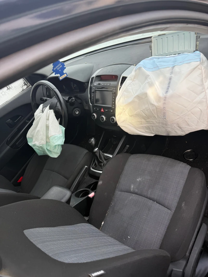 Kia Ceed 1.4, снимка 7 - Автомобили и джипове - 52828183