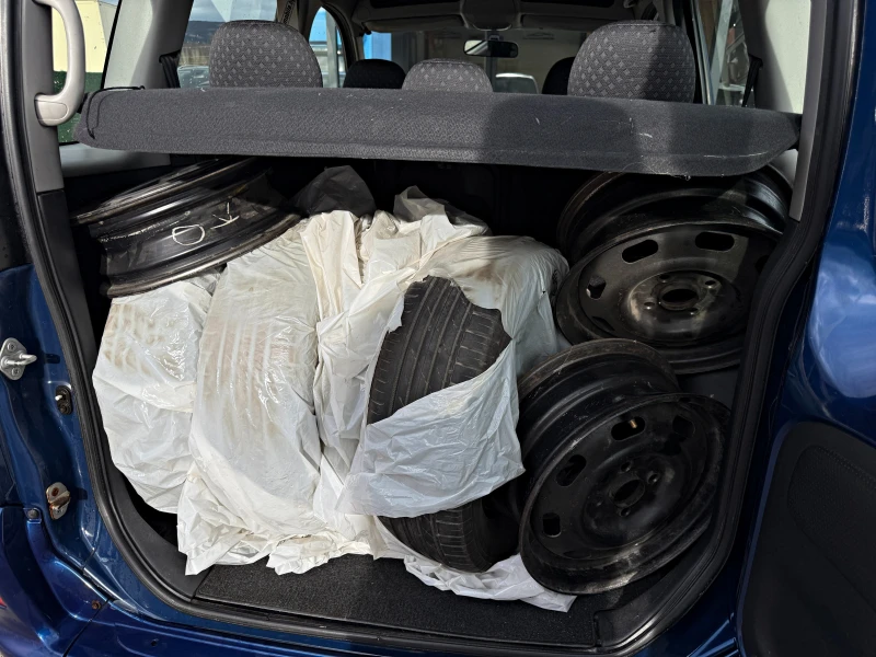 Toyota Yaris verso КЛИМАТИК ЕЛ ПАКЕТ, снимка 13 - Автомобили и джипове - 52965465