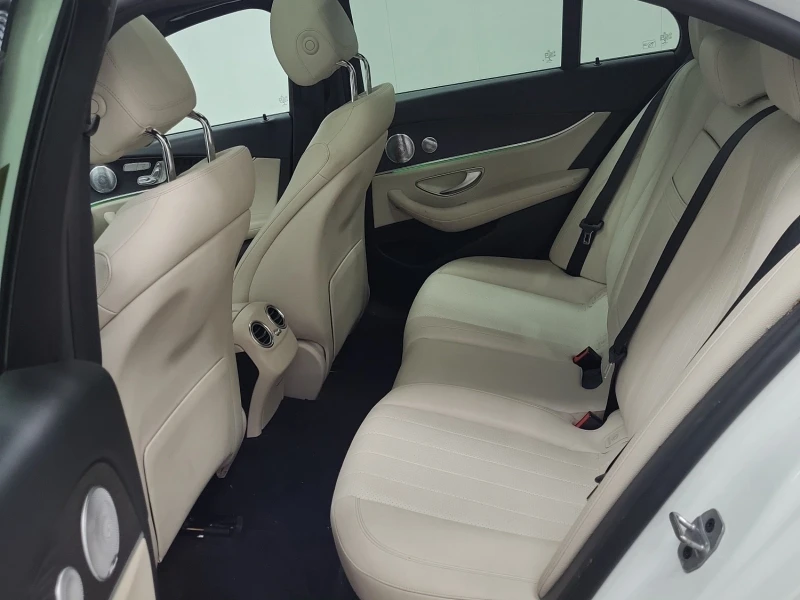 Mercedes-Benz E 350 * * CARFAX * * АВТО КРЕДИТ * * , снимка 11 - Автомобили и джипове - 52978915