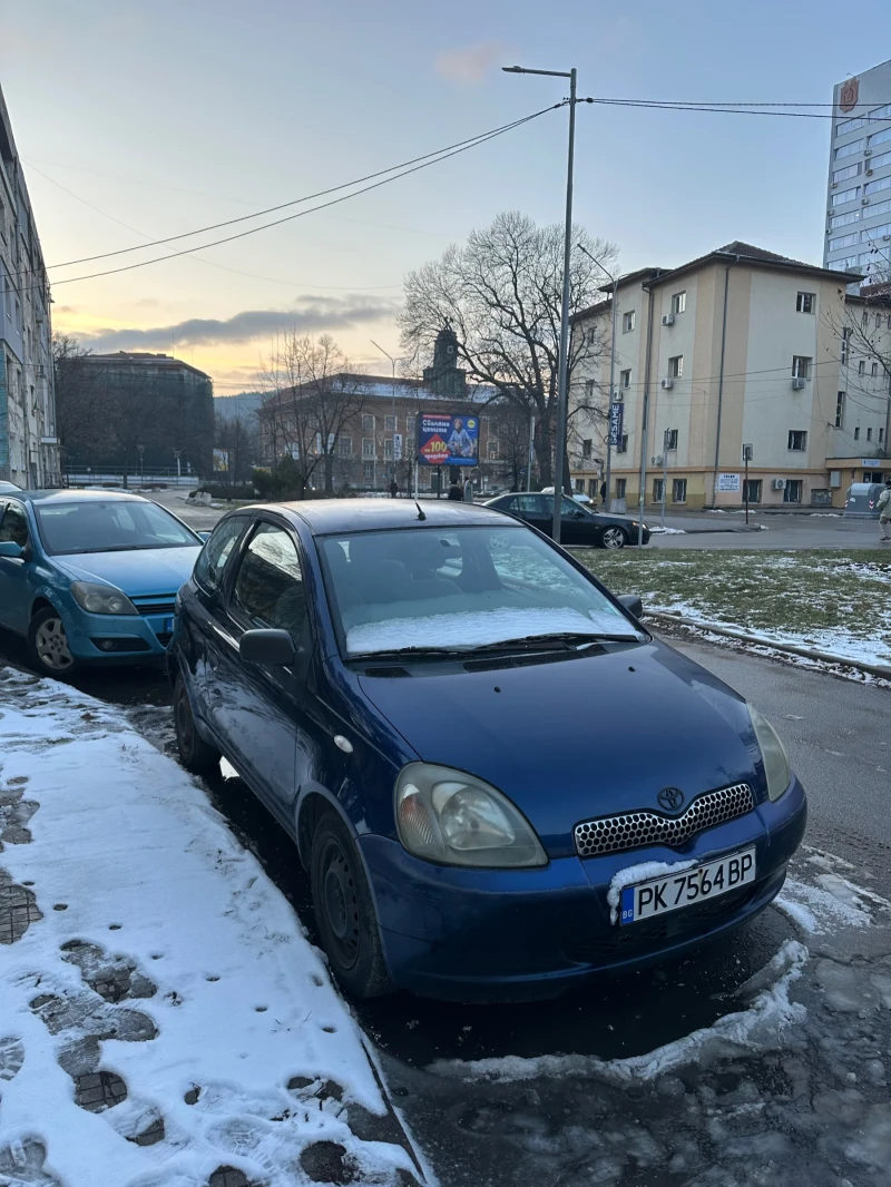 Toyota Yaris 1.0 VVT-i, снимка 3 - Автомобили и джипове - 53191512