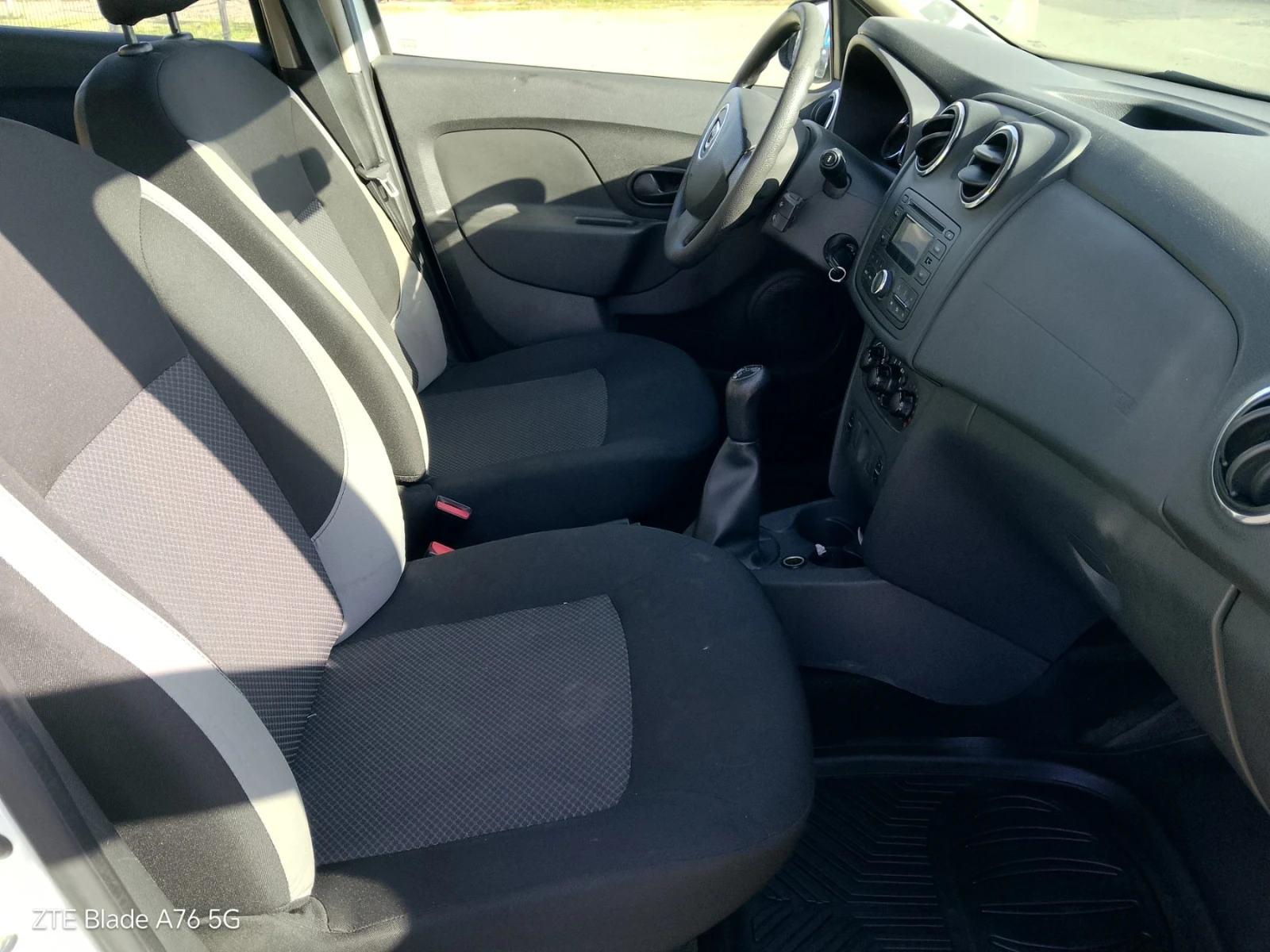 Dacia Sandero 1.2i - изображение 8