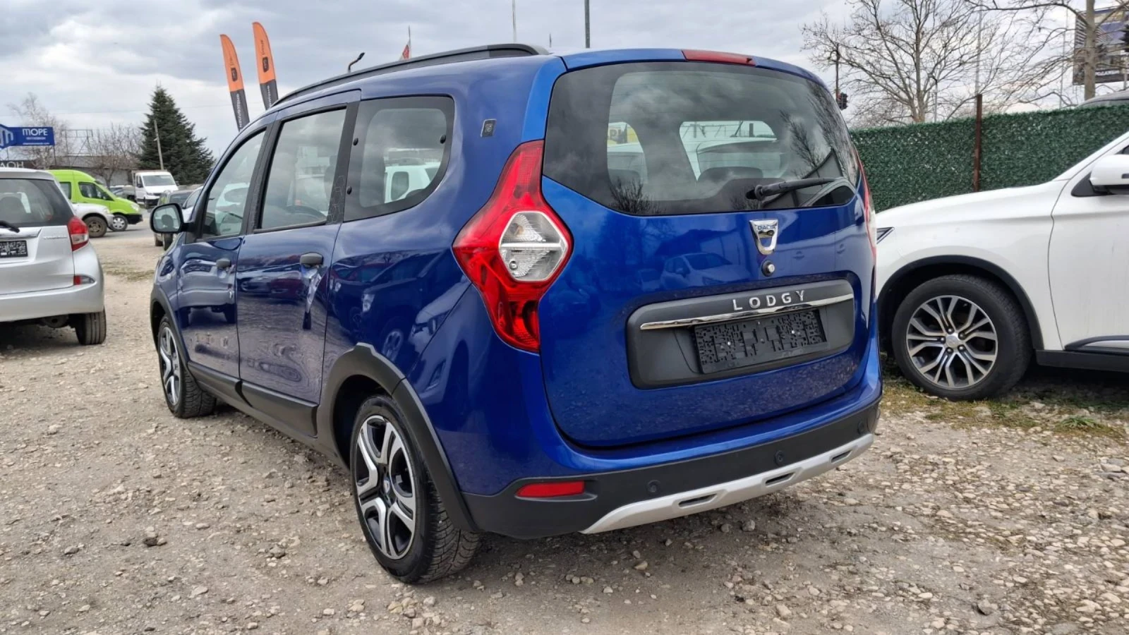 Dacia Lodgy STEPWAY 1.5DCI 7 МЕСТА НАВИГАЦИЯ, снимка 2 - Автомобили и джипове - 53902883