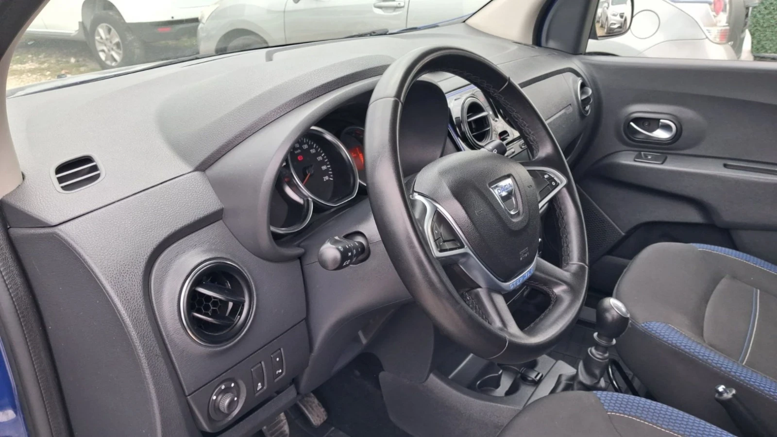 Dacia Lodgy STEPWAY 1.5DCI 7 МЕСТА НАВИГАЦИЯ, снимка 8 - Автомобили и джипове - 53902883