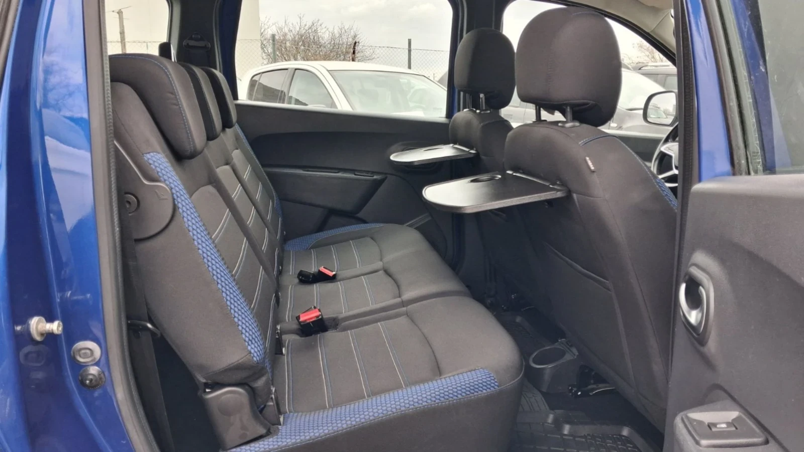 Dacia Lodgy STEPWAY 1.5DCI 7 МЕСТА НАВИГАЦИЯ, снимка 13 - Автомобили и джипове - 53902883