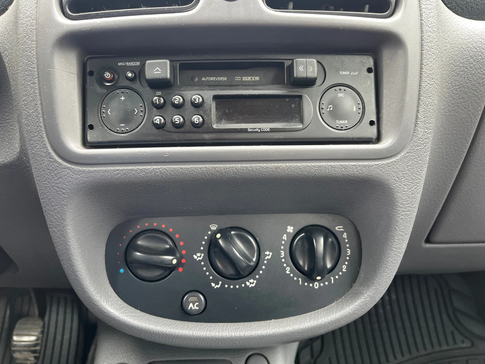 Renault Clio, снимка 11 - Автомобили и джипове - 53933959