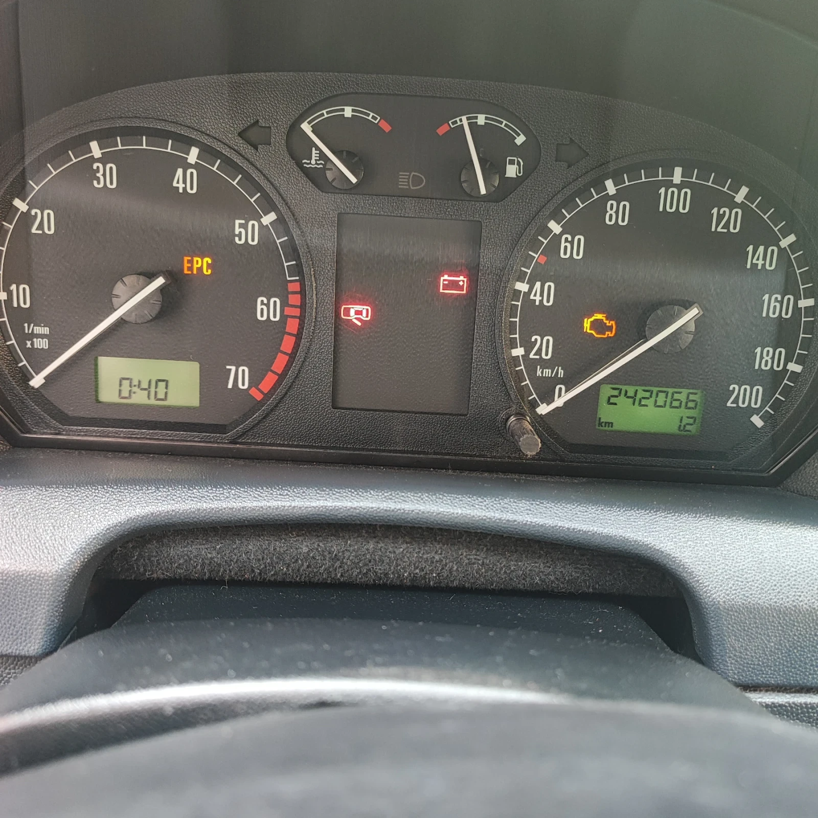 Skoda Fabia Хечбек, снимка 7 - Автомобили и джипове - 54310367