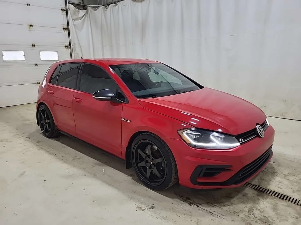 VW Golf * 5 DOOR DSG * R* КАМЕРА* ПОДГРЕВ* КОЖА* DIGITAL* , снимка 2 - Автомобили и джипове - 54776665