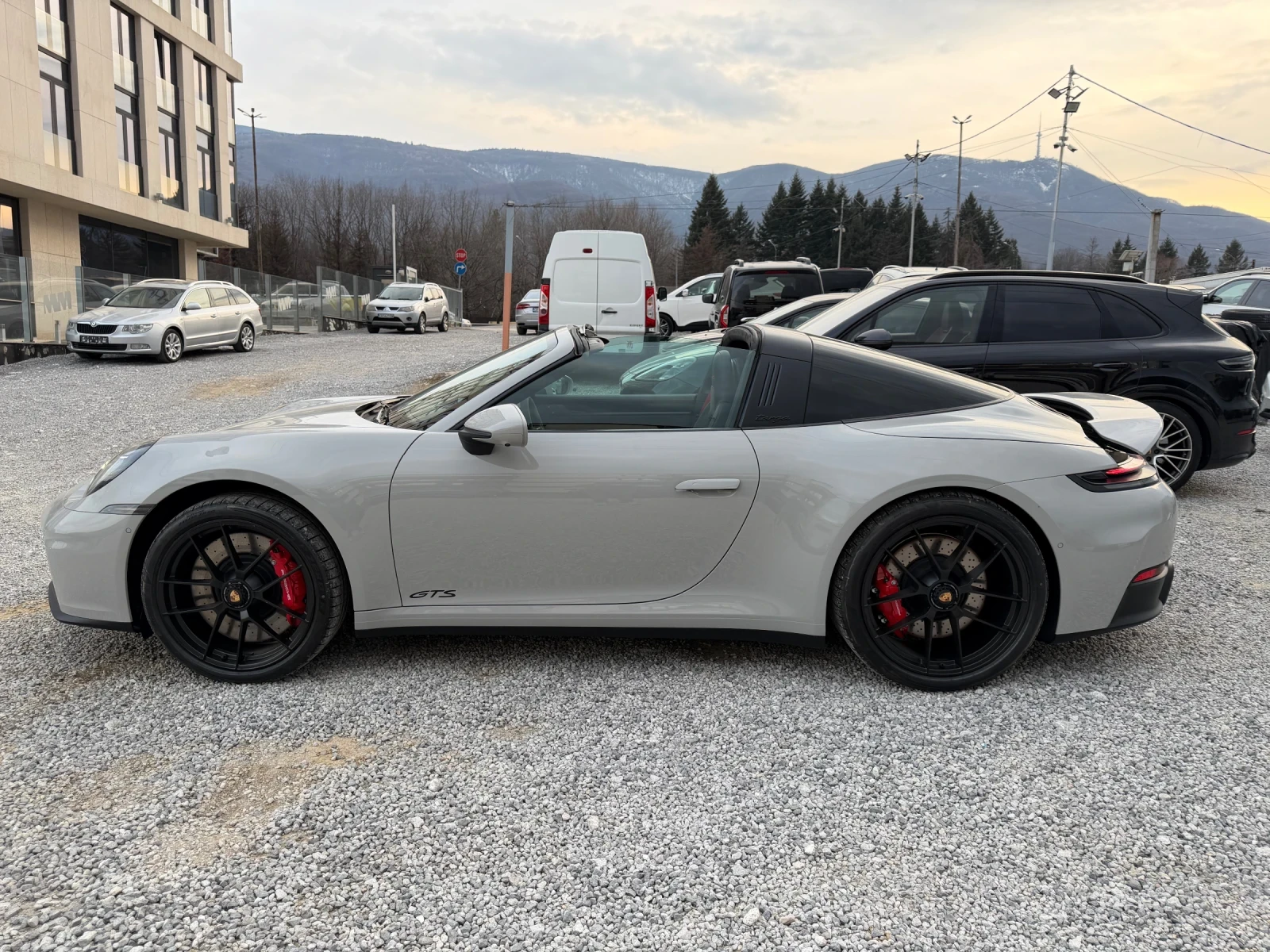 Porsche 911 992 TARGA 4 GTS Burmester ЛИЗИНГ НОВ, снимка 8 - Автомобили и джипове - 55193812