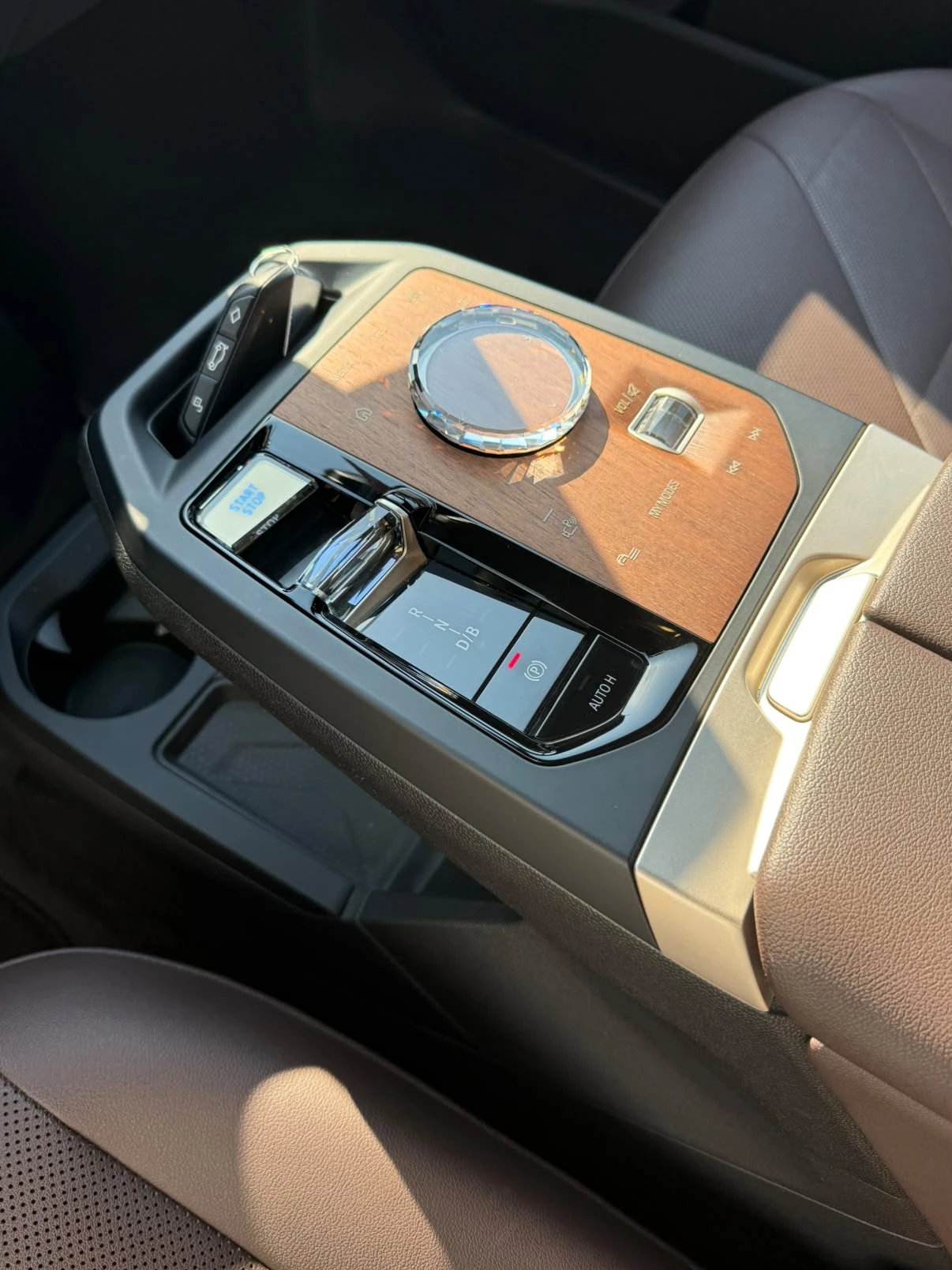 BMW iX xDrive40    Sky Lounge, снимка 8 - Автомобили и джипове - 55665881
