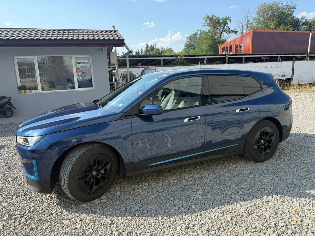 BMW iX xDrive40    Sky Lounge, снимка 4 - Автомобили и джипове - 55665881