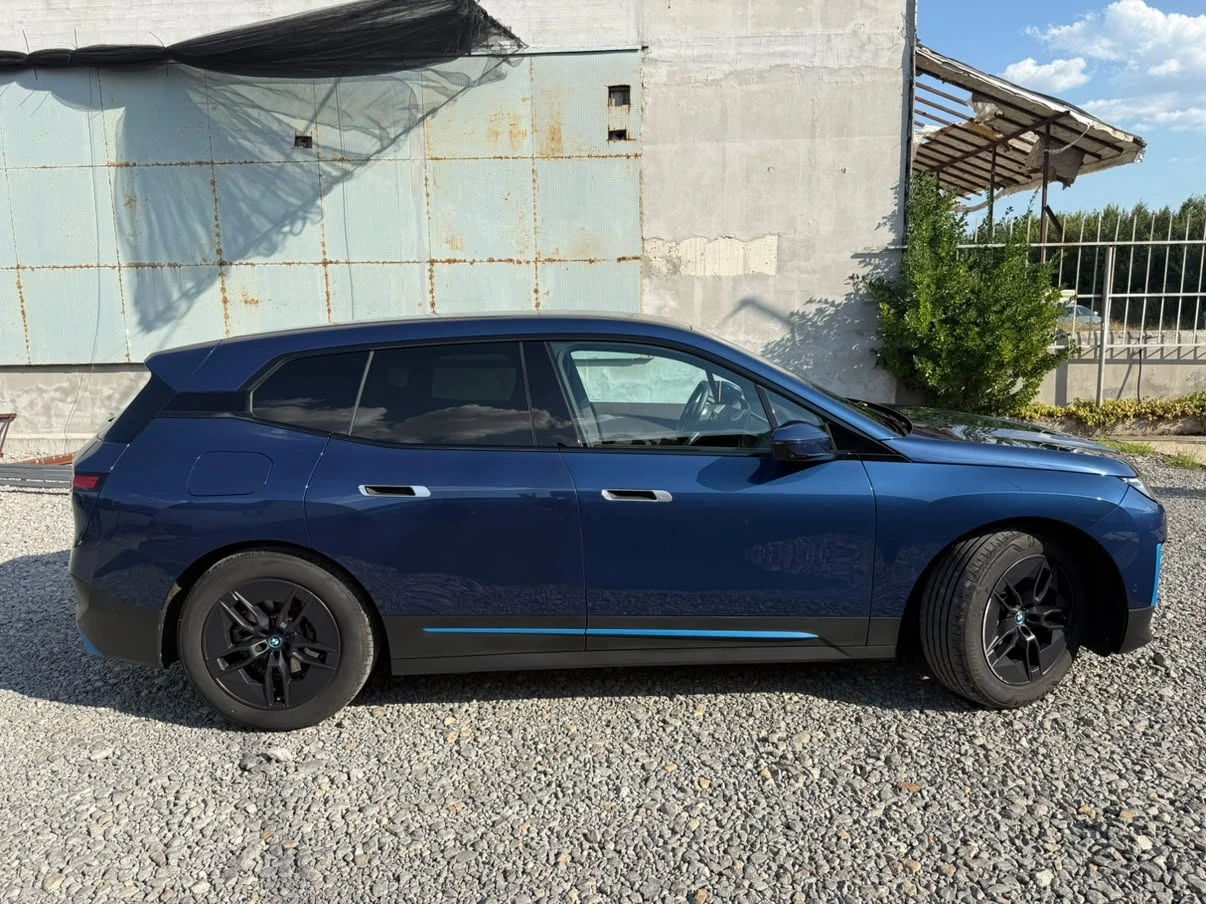 BMW iX xDrive40    Sky Lounge, снимка 3 - Автомобили и джипове - 55665881