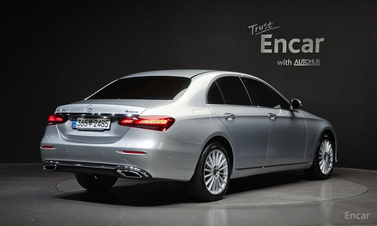 Mercedes-Benz E 220 4MATIC* EXCLUSIVE* ХЕДЪП* ДИСТРОНИК* КРАЙНА ЦЕНА, снимка 3 - Автомобили и джипове - 55987364