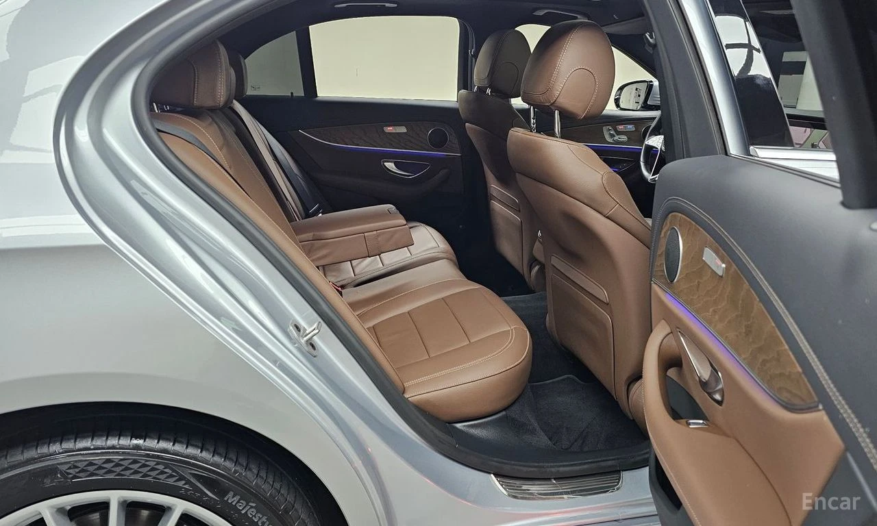 Mercedes-Benz E 220 4MATIC* EXCLUSIVE* ХЕДЪП* ДИСТРОНИК* КРАЙНА ЦЕНА, снимка 16 - Автомобили и джипове - 55987364