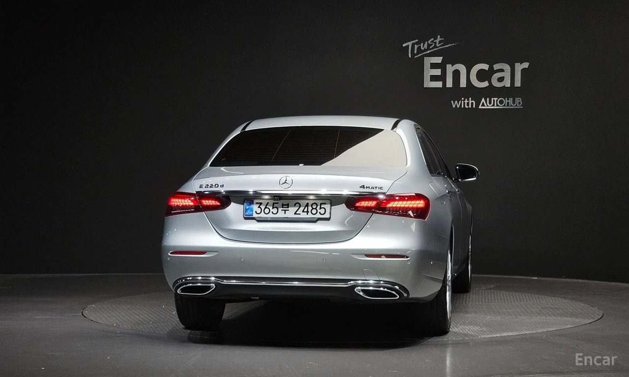 Mercedes-Benz E 220 4MATIC* EXCLUSIVE* ХЕДЪП* ДИСТРОНИК* КРАЙНА ЦЕНА, снимка 4 - Автомобили и джипове - 55987364