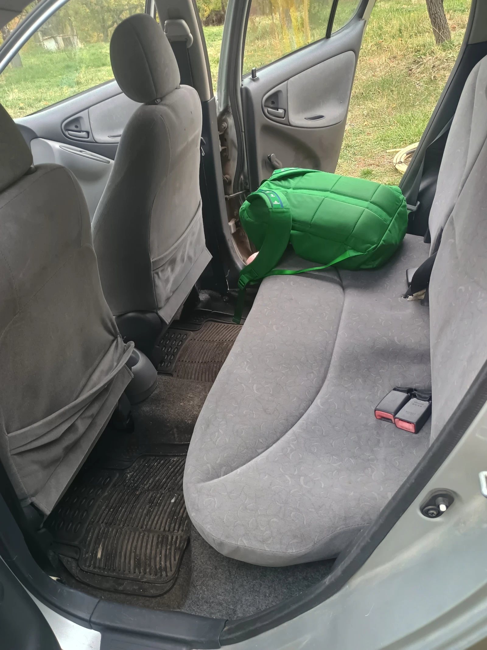 Toyota Yaris 1000, снимка 8 - Автомобили и джипове - 56645585