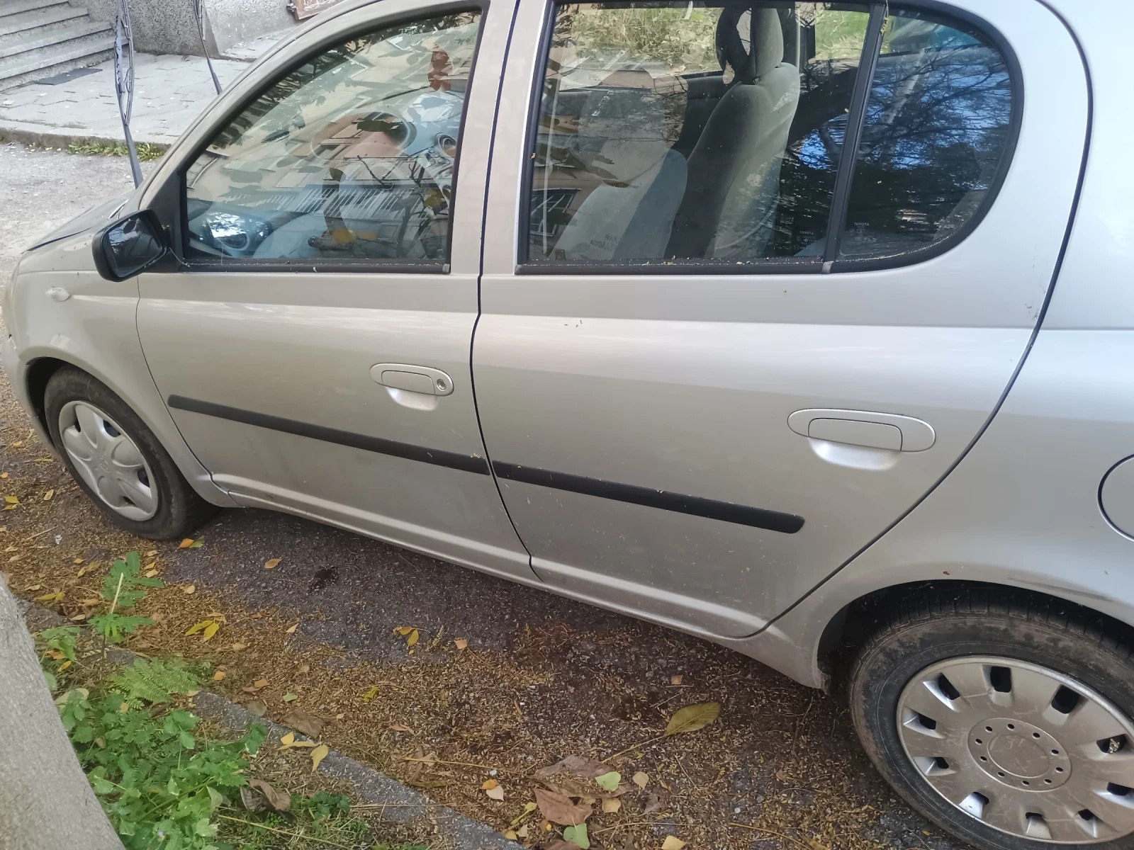 Toyota Yaris 1000, снимка 4 - Автомобили и джипове - 56645585