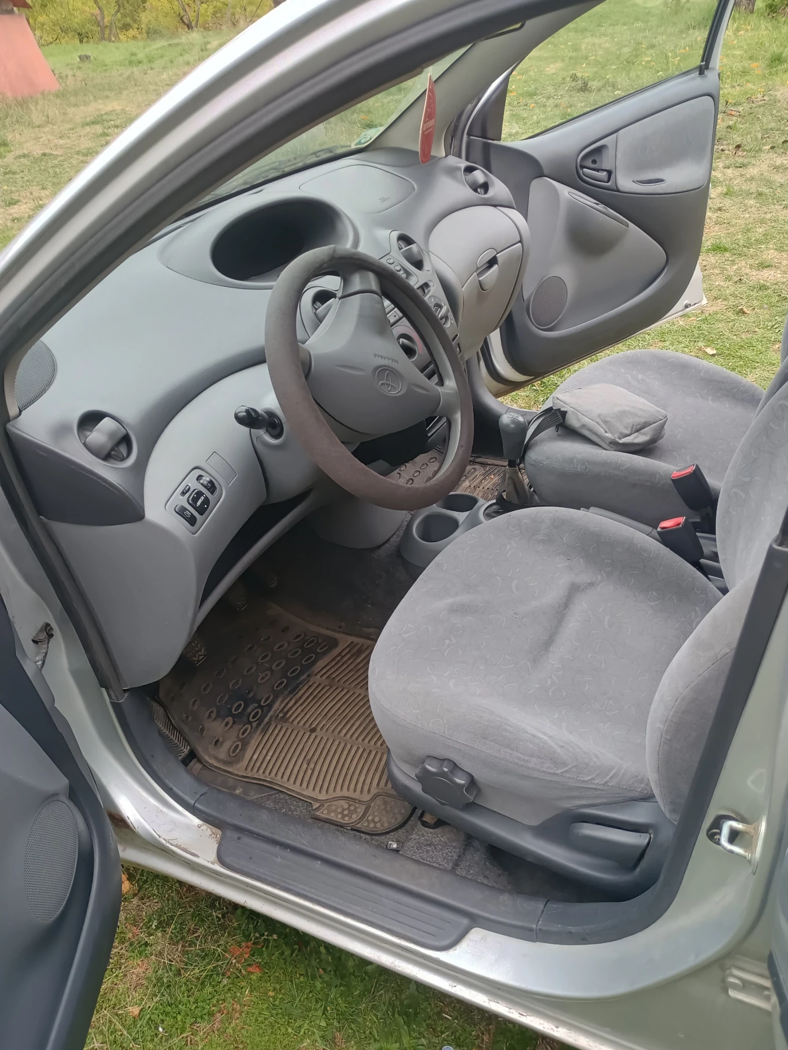 Toyota Yaris 1000, снимка 9 - Автомобили и джипове - 56645585