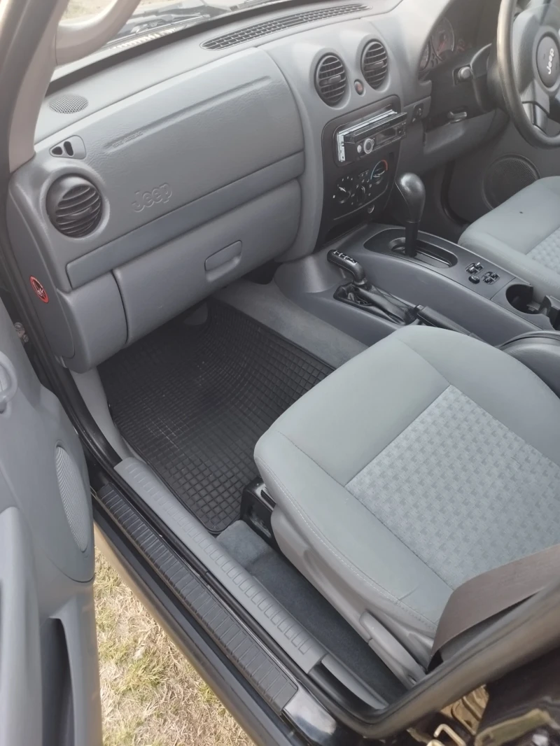 Jeep Cherokee KJ, снимка 6 - Автомобили и джипове - 52419017